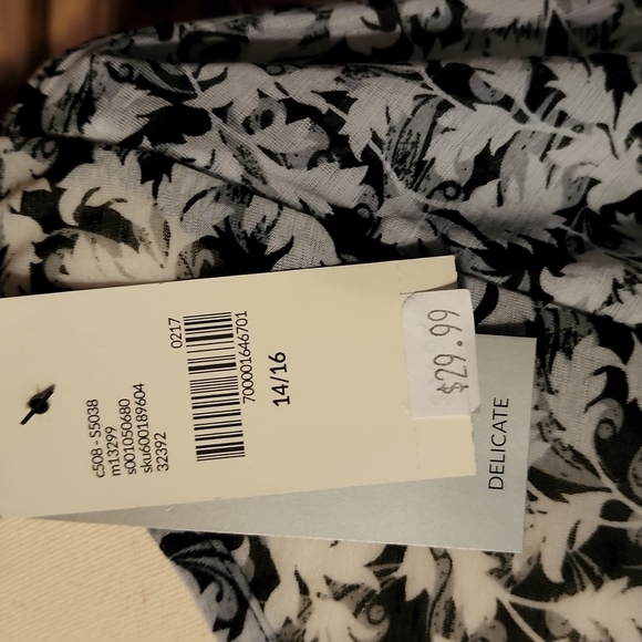 Lane Bryant Black, White, Gray Flutter Sleeve Blouse 14/16 NWT - Picture 2 of 8